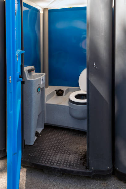 Best Portable toilet rental cost  in Lyons, WI